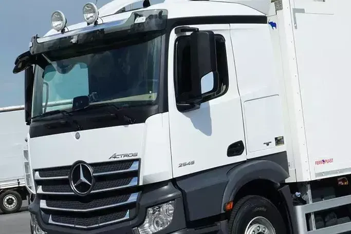 Mercedes ACTROS / 2545 / EURO 6 / CHŁODNIA + WINDA / 23 PALETY / OŚ SKRĘTNA zdjęcie 27