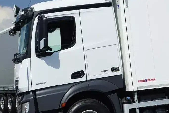 Mercedes ACTROS / 2545 / EURO 6 / CHŁODNIA + WINDA / 23 PALETY / OŚ SKRĘTNA zdjęcie 31