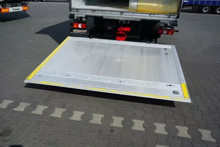 Mercedes ACTROS / 2545 / EURO 6 / CHŁODNIA + WINDA / 23 PALETY / OŚ SKRĘTNA zdjęcie 39