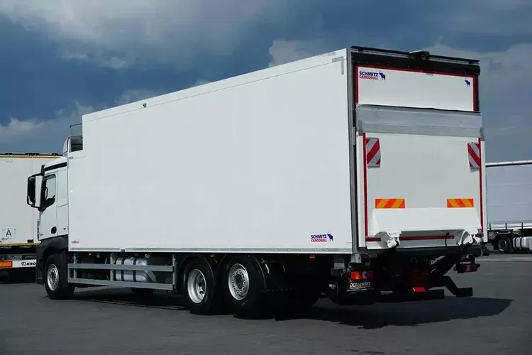 Mercedes ACTROS / 2545 / EURO 6 / CHŁODNIA + WINDA / 23 PALETY / OŚ SKRĘTNA zdjęcie 6