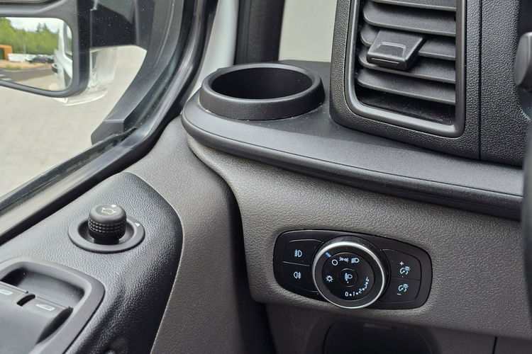 Ford Transit Custom 2.0 TDCi 130KM 9-osobowy / I właściciel / zdjęcie 12