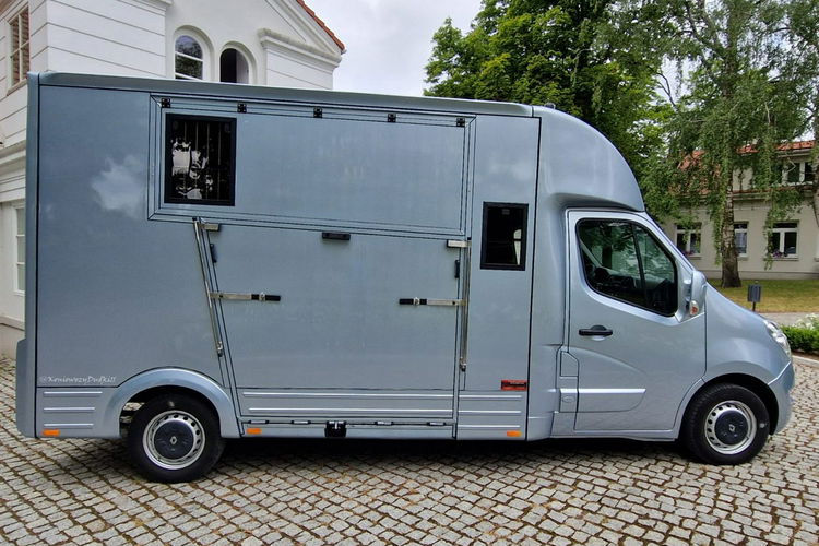 Renault Master Koniowóz,  4 Miejsca,  Zabudowa Ogierowa. Kam.Cof.Hak. Na 2 konie.Szyber zdjęcie 14