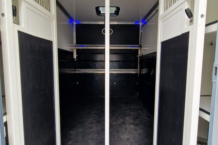 Renault Master Koniowóz,  4 Miejsca,  Zabudowa Ogierowa. Kam.Cof.Hak. Na 2 konie.Szyber zdjęcie 33