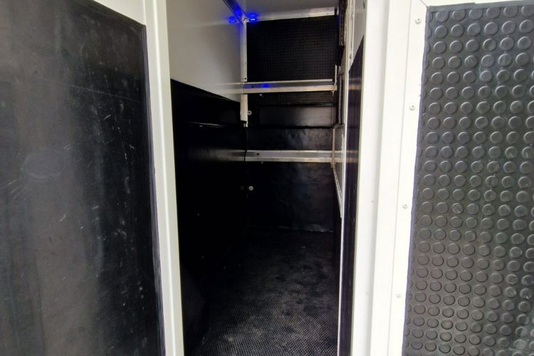 Renault Master Koniowóz,  4 Miejsca,  Zabudowa Ogierowa. Kam.Cof.Hak. Na 2 konie.Szyber zdjęcie 37