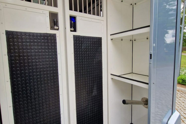 Renault Master Koniowóz,  4 Miejsca,  Zabudowa Ogierowa. Kam.Cof.Hak. Na 2 konie.Szyber zdjęcie 38