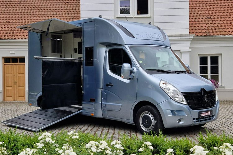 Renault Master Koniowóz,  4 Miejsca,  Zabudowa Ogierowa. Kam.Cof.Hak. Na 2 konie.Szyber zdjęcie 4