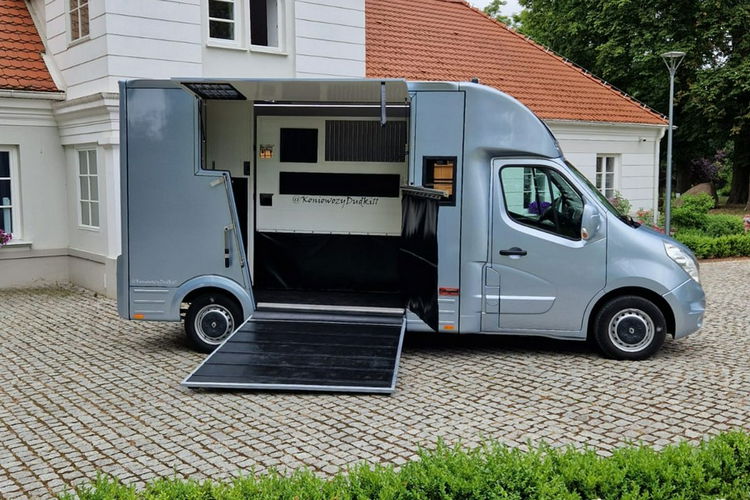 Renault Master Koniowóz,  4 Miejsca,  Zabudowa Ogierowa. Kam.Cof.Hak. Na 2 konie.Szyber zdjęcie 6