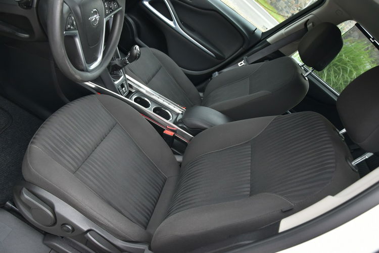 Opel Zafira Tourer 1.8 115KM 2014r. Klima TEMPOMAT czujniki Isofix zdjęcie 14