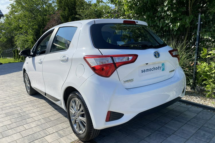 Toyota Yaris Hybryda niski przebieg oryginalny lakier zdjęcie 37