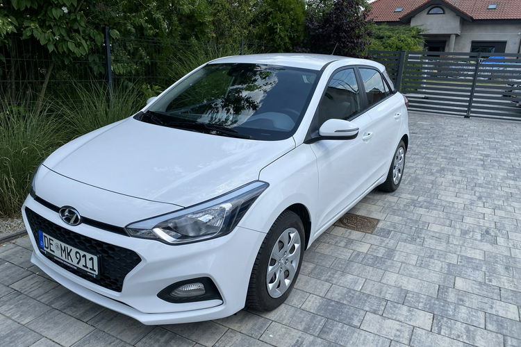 Hyundai i20 bardzo bogata wersja wyposażenia zdjęcie 2