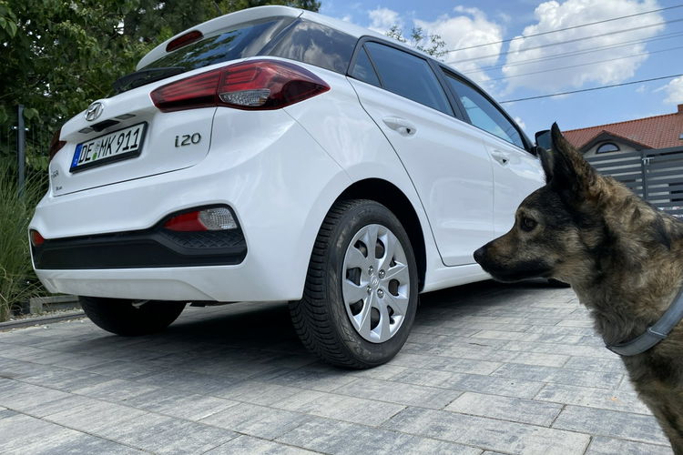 Hyundai i20 bardzo bogata wersja wyposażenia zdjęcie 30