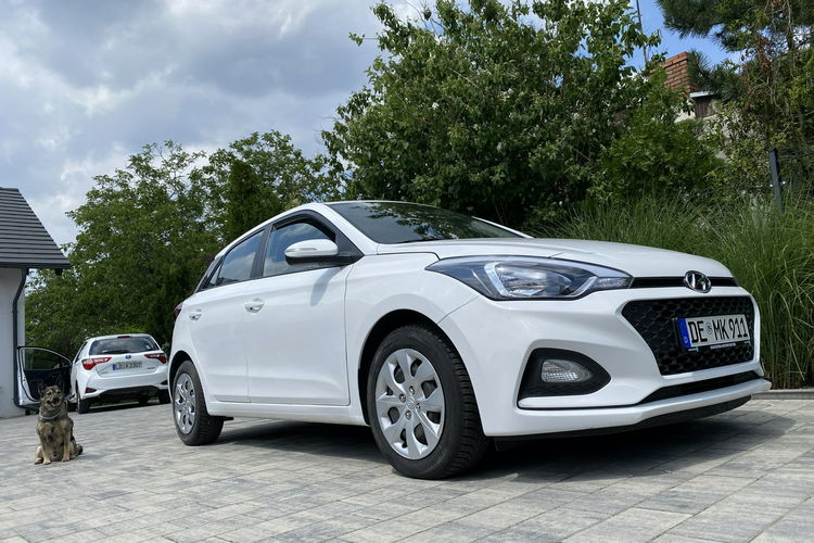 Hyundai i20 bardzo bogata wersja wyposażenia zdjęcie 32