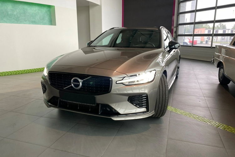 Volvo V60 R-Desing/Najtańszy/ 340PS/ eAWD ReCharge T6 /Gwarancja/BEZWY zdjęcie 3