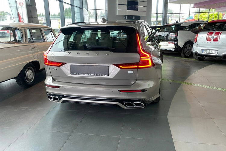 Volvo V60 R-Desing/Najtańszy/ 340PS/ eAWD ReCharge T6 /Gwarancja/BEZWY zdjęcie 9