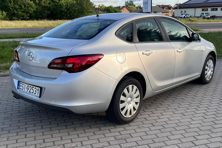 Opel Astra Auto Krajowe Benzyna 1.4T zdjęcie 13