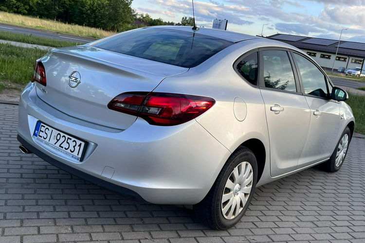 Opel Astra Auto Krajowe Benzyna 1.4T zdjęcie 4