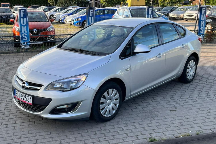 Opel Astra Auto Krajowe Benzyna 1.4T zdjęcie 7