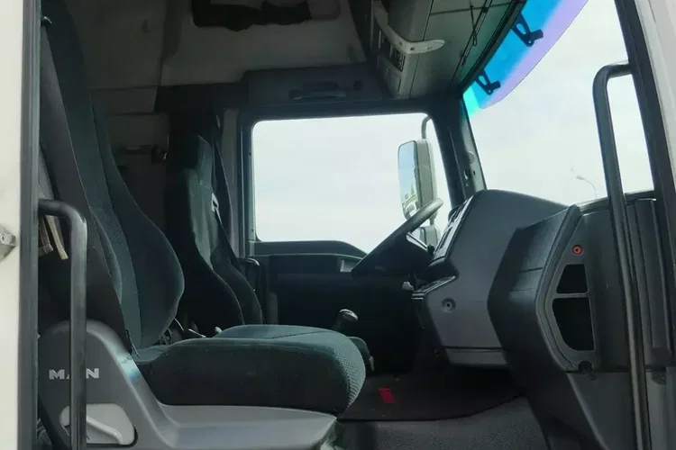 MAN TGL 12.250 / BURTO-PLANDEKA + WINDA / KABINA SYPIALNA / zdjęcie 19