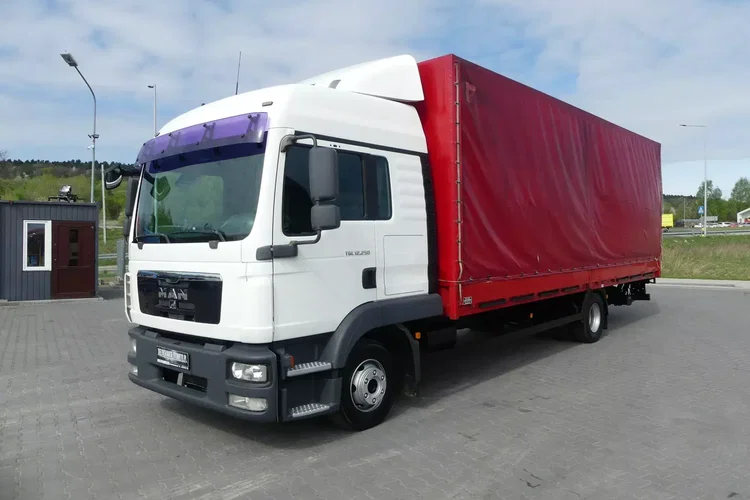 MAN TGL 12.250 / BURTO-PLANDEKA + WINDA / KABINA SYPIALNA / zdjęcie 2