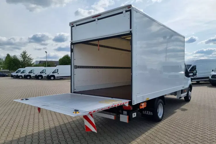 Ford Transit Kontener 8 ePAL 89900zł NETTO 2.0 TdCI/170KM zdjęcie 8