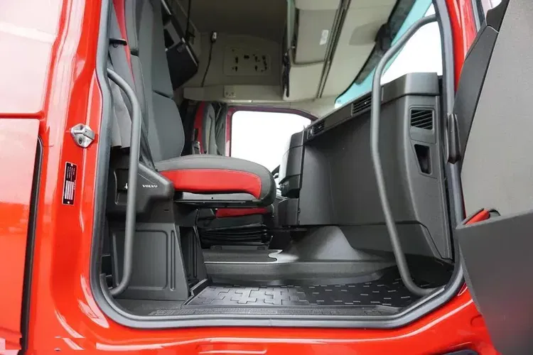 Volvo / FH 460 / ACC / EURO 6 / ZESTAW PRZESTRZENNY 120 M3 zdjęcie 25