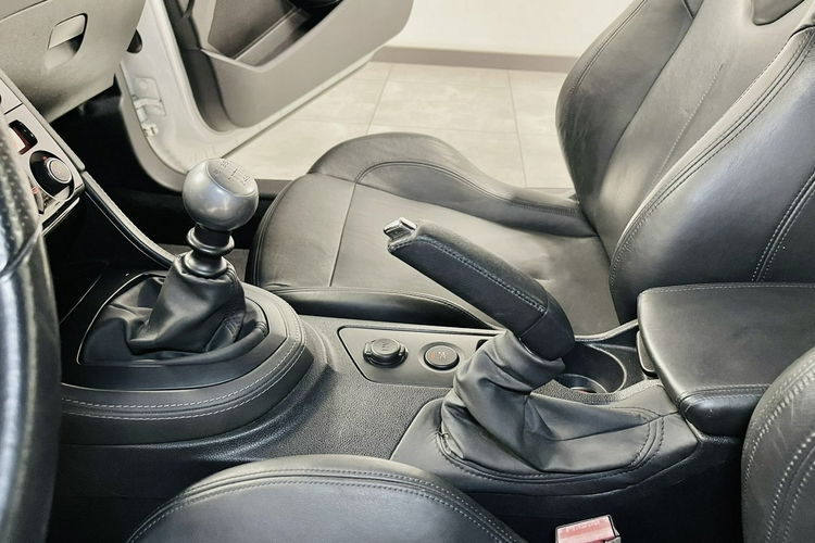Peugeot RCZ 1.6 TURBO 156KM PLANTINUM Automat skóry ALU 18 Klimatronic zdjęcie 15