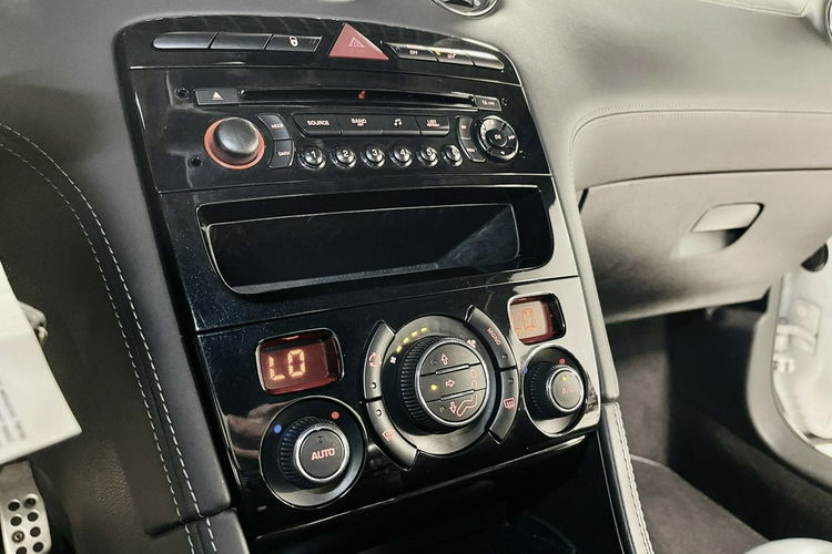 Peugeot RCZ 1.6 TURBO 156KM PLANTINUM Automat skóry ALU 18 Klimatronic zdjęcie 20