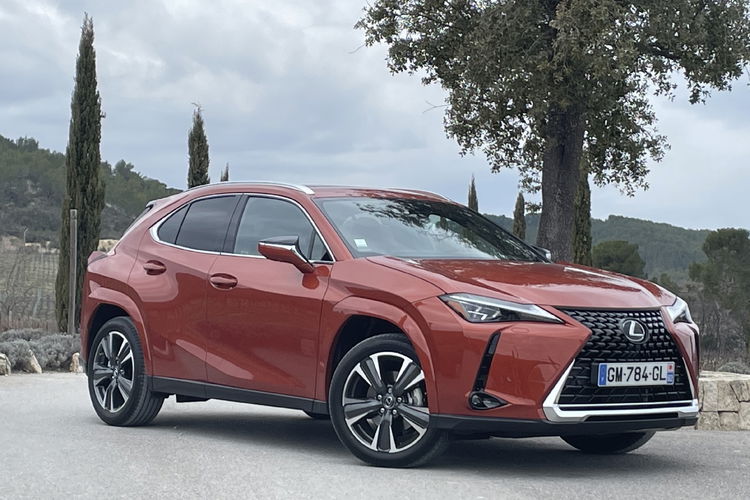 LEXUS UX 300h F Sport Design zdjęcie 1