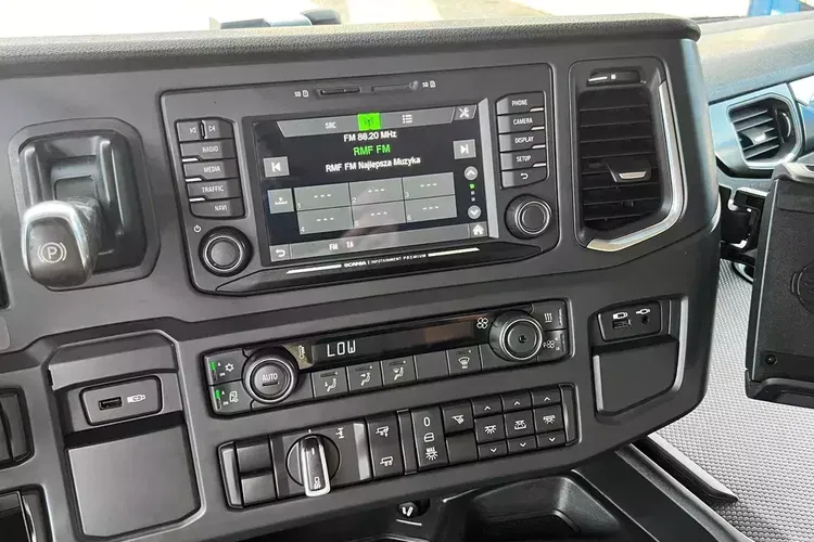 R500 Scania pełna opcja cała na poduszce 6poduszek skóry alu felgi hydraulika zdjęcie 29