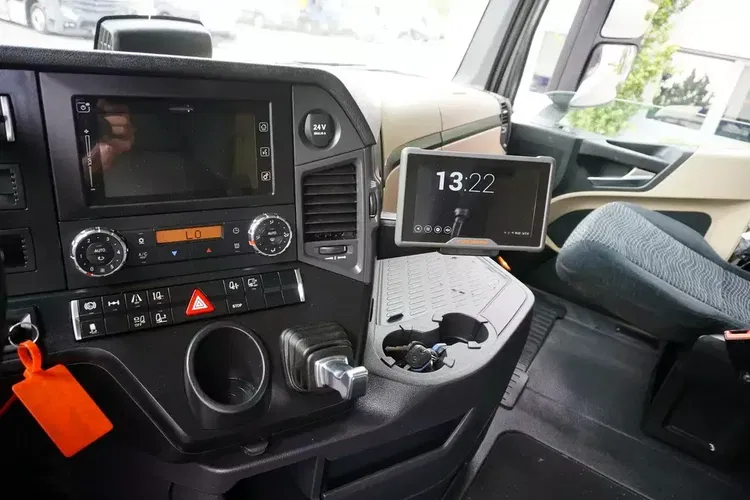 Mercedes Actros MP4 1851 Low Deck E6 StreamSpace / 8 sztuk zdjęcie 18