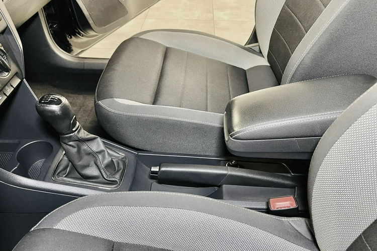 Skoda RAPID 1.0 TSI 110KM na pasku Sportsitze Navi GPS LED Halogeny SALON POLSKI zdjęcie 15