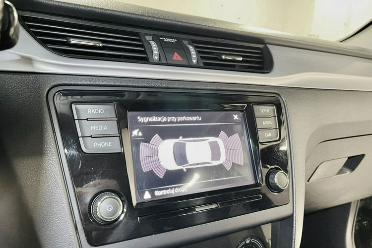 Skoda RAPID 1.0 TSI 110KM na pasku Sportsitze Navi GPS LED Halogeny SALON POLSKI zdjęcie 25