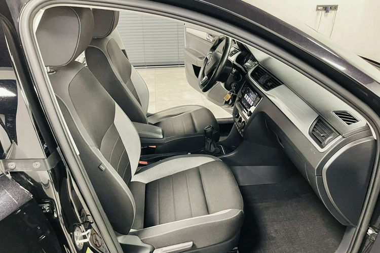 Skoda RAPID 1.0 TSI 110KM na pasku Sportsitze Navi GPS LED Halogeny SALON POLSKI zdjęcie 34