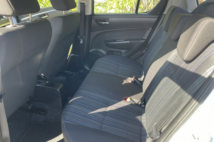 Suzuki Swift Niski oryginalny przebieg zdjęcie 10