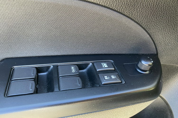 Suzuki Swift Niski oryginalny przebieg zdjęcie 11