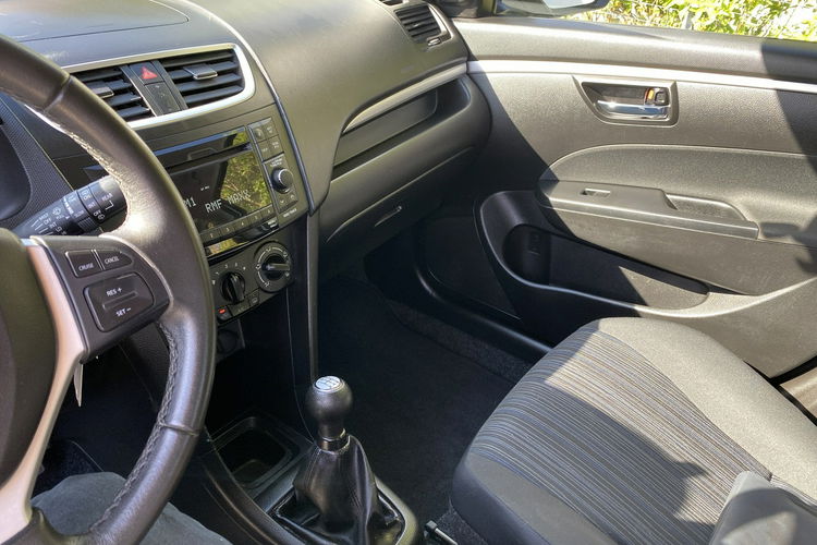 Suzuki Swift Niski oryginalny przebieg zdjęcie 16