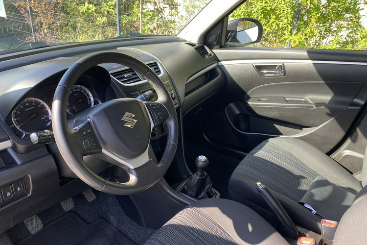 Suzuki Swift Niski oryginalny przebieg zdjęcie 18