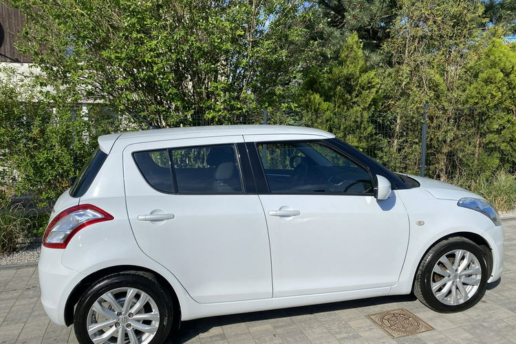 Suzuki Swift Niski oryginalny przebieg zdjęcie 6