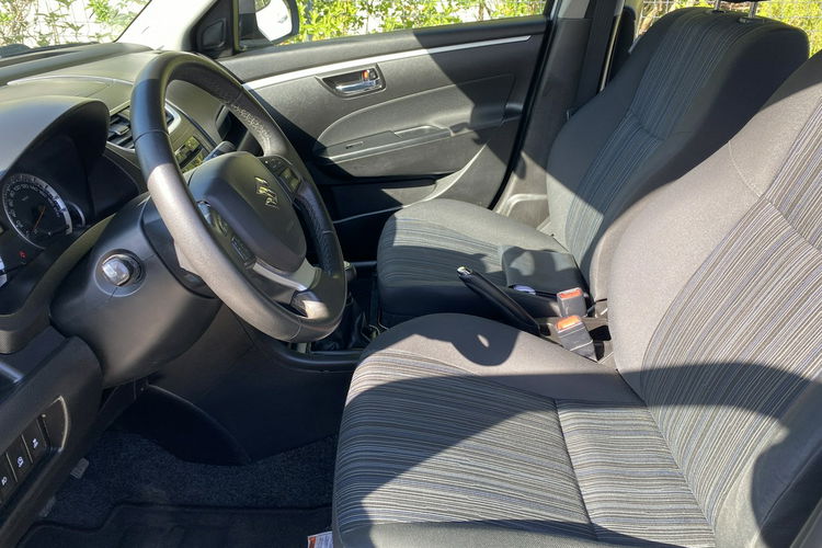 Suzuki Swift Niski oryginalny przebieg zdjęcie 7