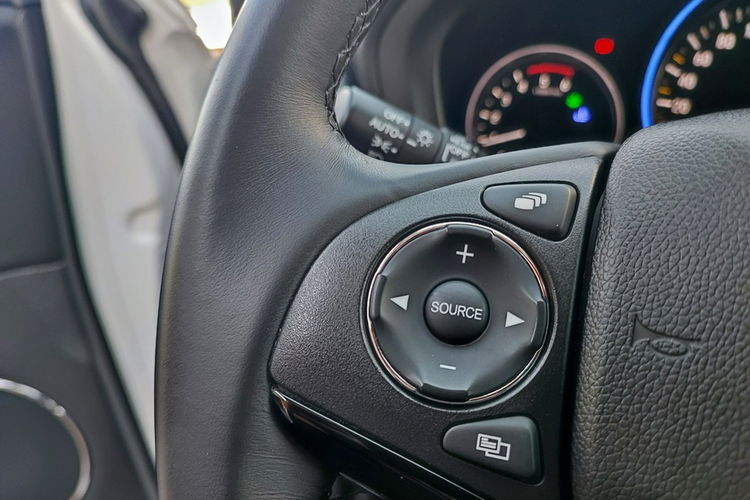 Honda HR-V Executive + 1.6 + serwis + oryginał biała perła zdjęcie 19