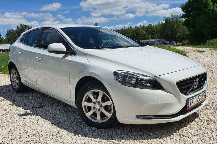 Volvo V40 2.0 D2 120KM # Momentum # Navi # Climatronic # Skóra # BIAŁY zdjęcie 3