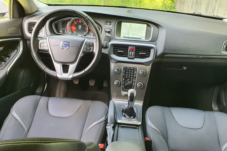 Volvo V40 2.0 D2 120KM # Momentum # Navi # Climatronic # Skóra # BIAŁY zdjęcie 5