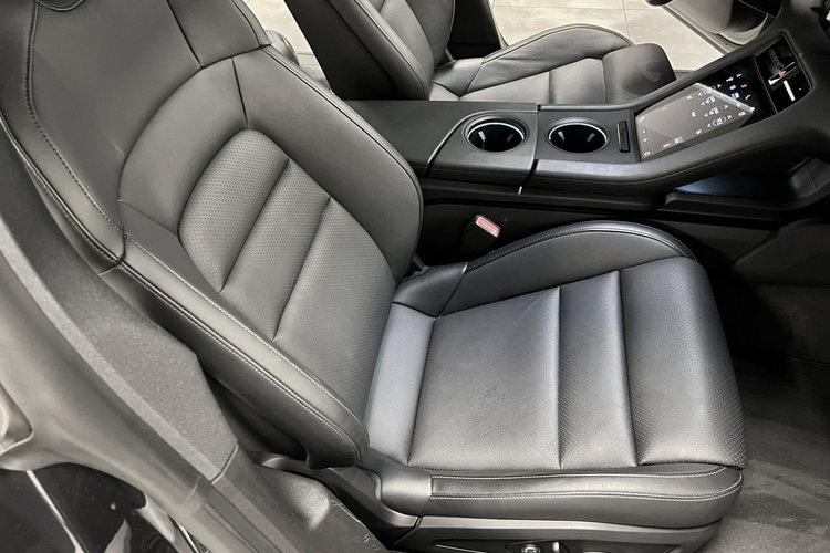 Porsche Taycan 476KM SPORT TURISMO Performance Plus 93.4 kWh Alu 20 Turbo AppleCar zdjęcie 18