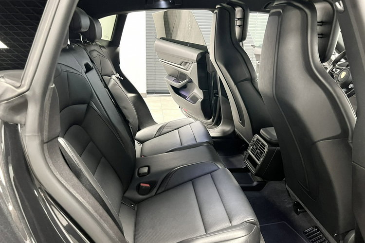 Porsche Taycan 476KM SPORT TURISMO Performance Plus 93.4 kWh Alu 20 Turbo AppleCar zdjęcie 26
