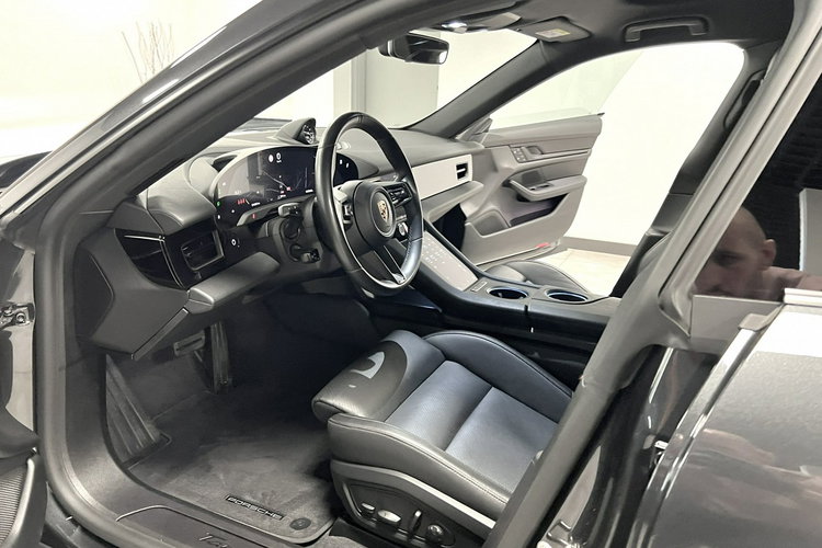 Porsche Taycan 476KM SPORT TURISMO Performance Plus 93.4 kWh Alu 20 Turbo AppleCar zdjęcie 39