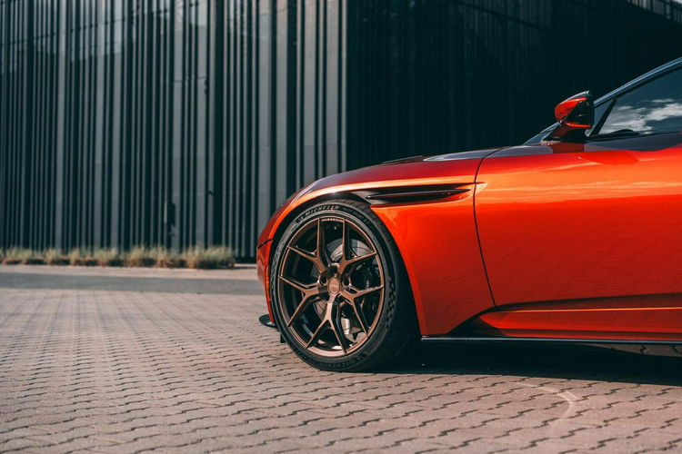 DB11 ASTON MARTIN DB11 5.2L 608HP V12 COUPE VOSSEN WYDECH OBNIŻONY CINNABAR zdjęcie 10