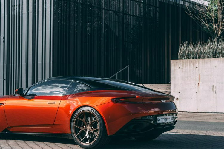 DB11 ASTON MARTIN DB11 5.2L 608HP V12 COUPE VOSSEN WYDECH OBNIŻONY CINNABAR zdjęcie 14