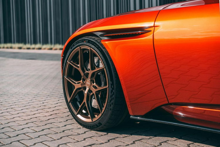 DB11 ASTON MARTIN DB11 5.2L 608HP V12 COUPE VOSSEN WYDECH OBNIŻONY CINNABAR zdjęcie 19