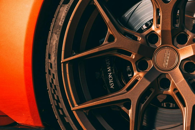 DB11 ASTON MARTIN DB11 5.2L 608HP V12 COUPE VOSSEN WYDECH OBNIŻONY CINNABAR zdjęcie 20