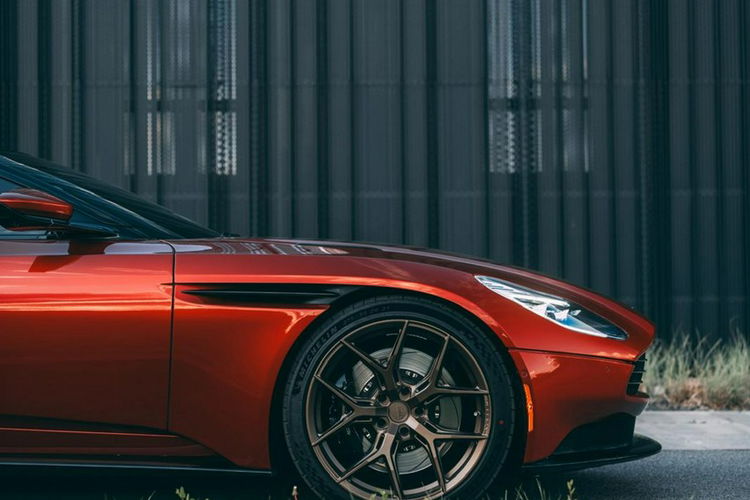 DB11 ASTON MARTIN DB11 5.2L 608HP V12 COUPE VOSSEN WYDECH OBNIŻONY CINNABAR zdjęcie 6